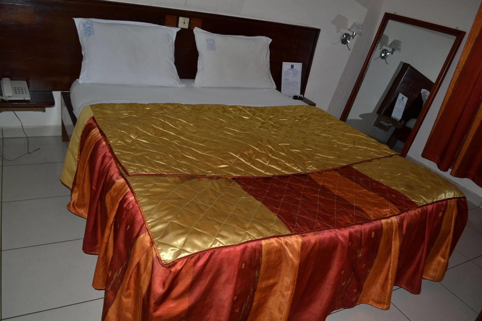 Hotel Lumiere Akwa Douala Exterior photo